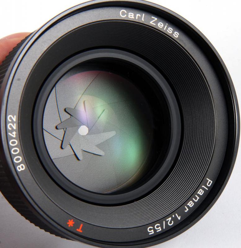 Carl Zeiss Planar T* 55mm F/1.2 C/Y