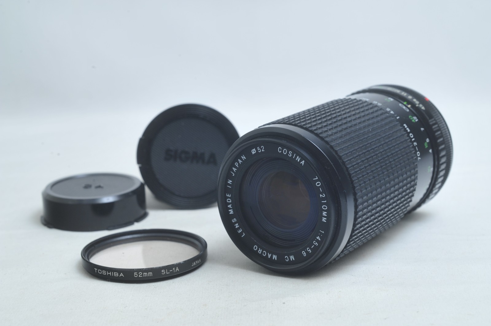 Cosina 70-210mm F/4.5-5.6 MC Macro