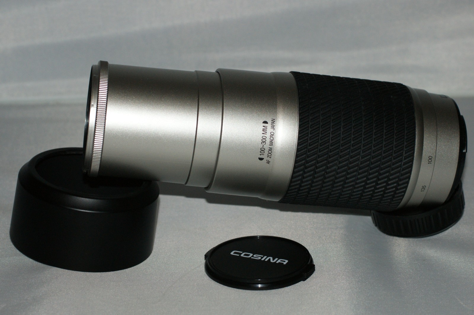 Cosina AF 100-300mm F/5.6-6.7 MC Macro