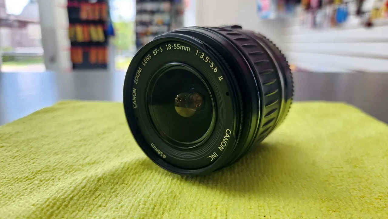 Canon EF-S 18-55mm F/3.5-5.6 II USM