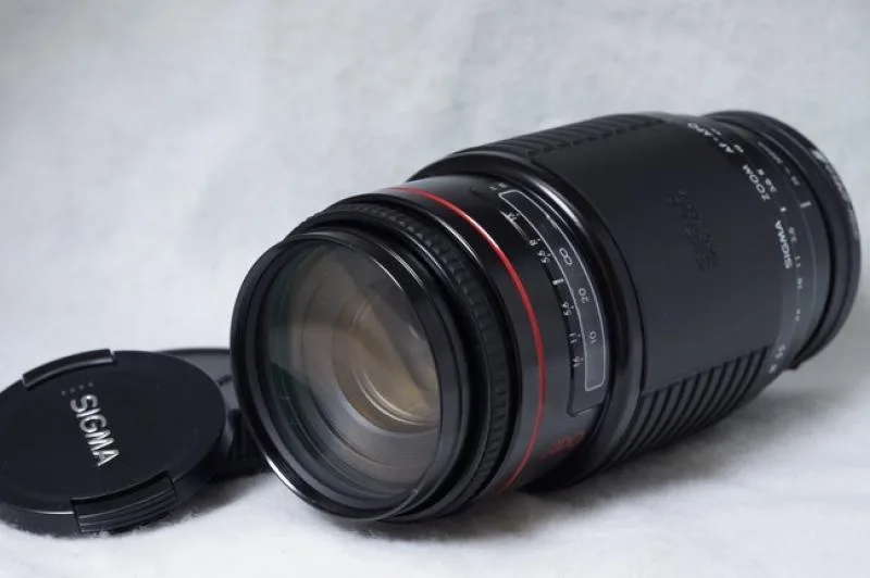 Sigma AF-APO 75-300mm F/4.5-5.6 Zoom MC