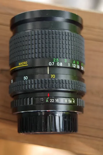 Exakta 28-70mm F/4 MC Macro Cosina