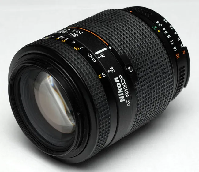 Nikon AF Nikkor 35-105mm F/3.5-4.5 II