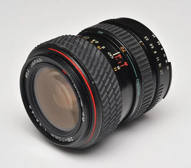 Tokina SD 28-70mm F/3.5-4.5 SZ-X 270