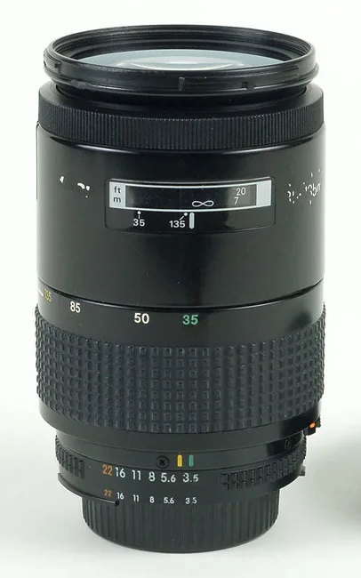 Nikon AF Nikkor 35-135mm F/3.5-4.5 I