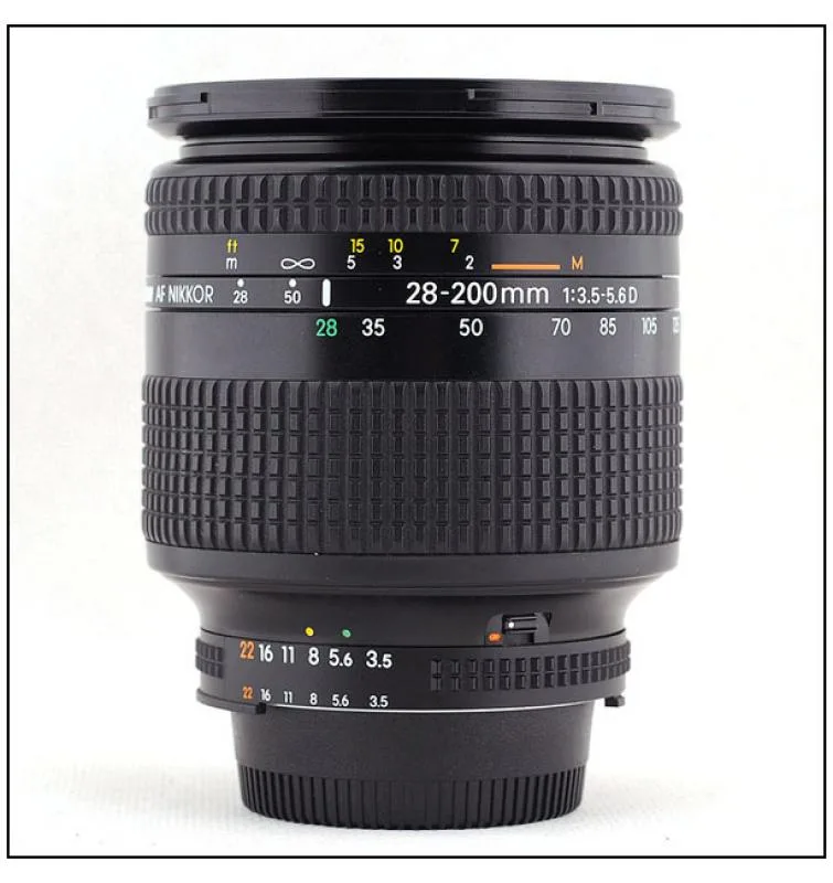 Nikon AF Nikkor 28-200mm F/3.5-5.6 D