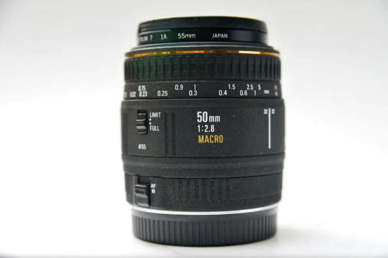 Sigma AF 50mm F/2.8 EX Macro