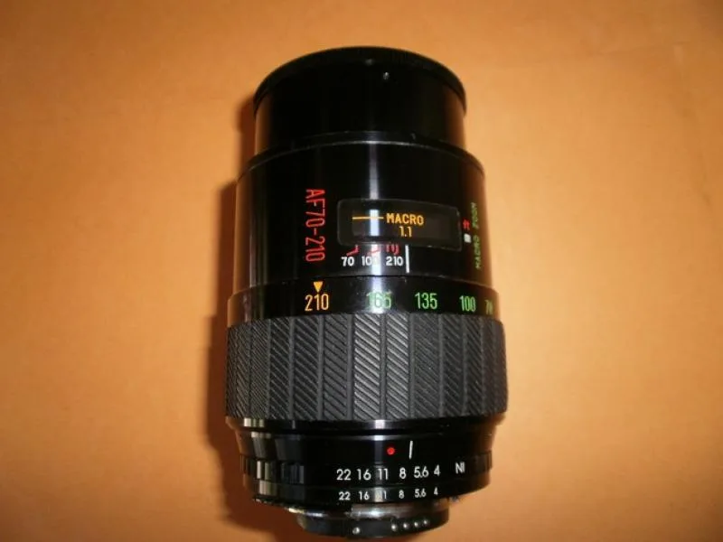 Sakar AF 70-210mm F/4-5.6 Macro