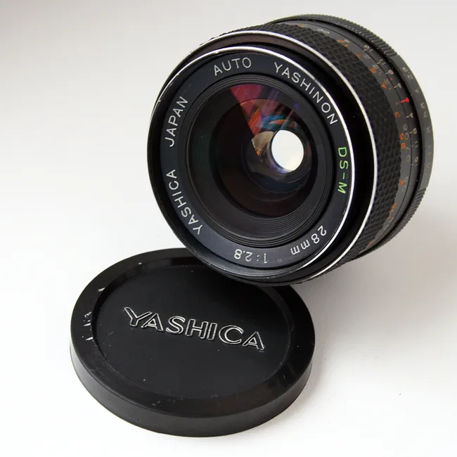 Yashica Yashinon DS-M 28mm F/2.8