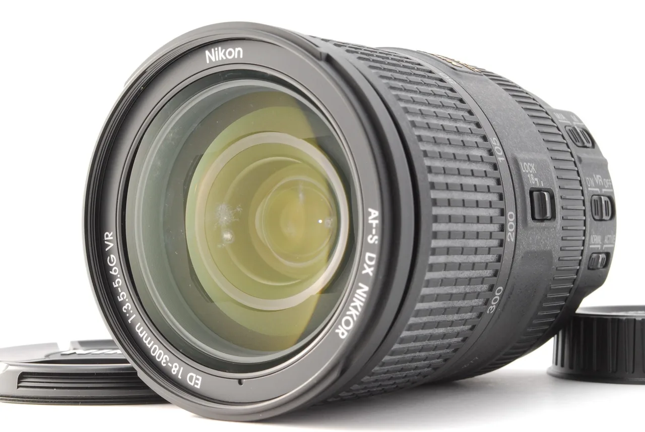 Nikon AF-S DX Nikkor 18-300mm F/3.5-5.6G ED VR