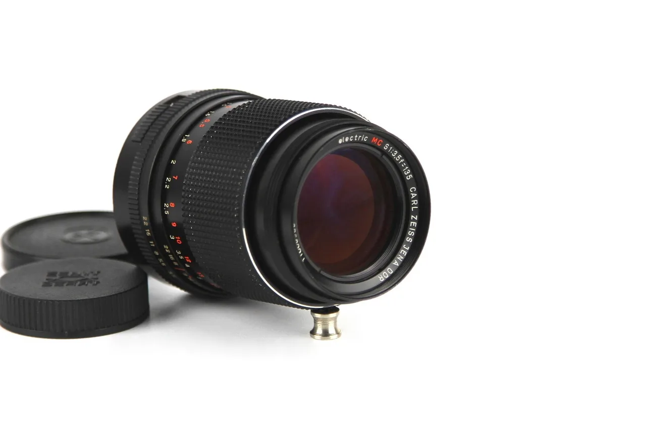 Carl Zeiss Jena DDR Sonnar 135mm F/3.5 MC