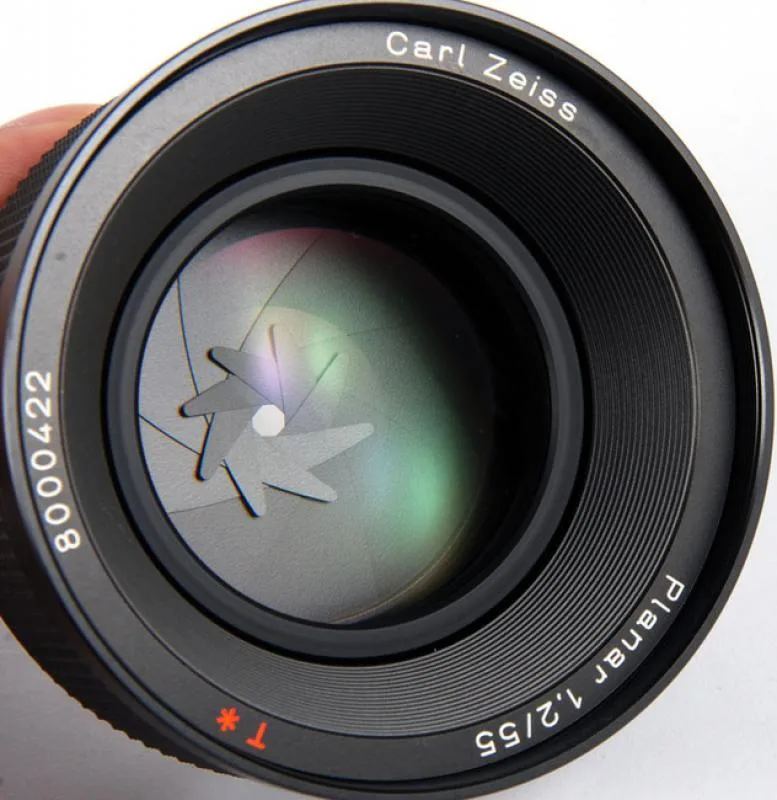 Carl Zeiss Planar T* 55mm F/1.2 C/Y