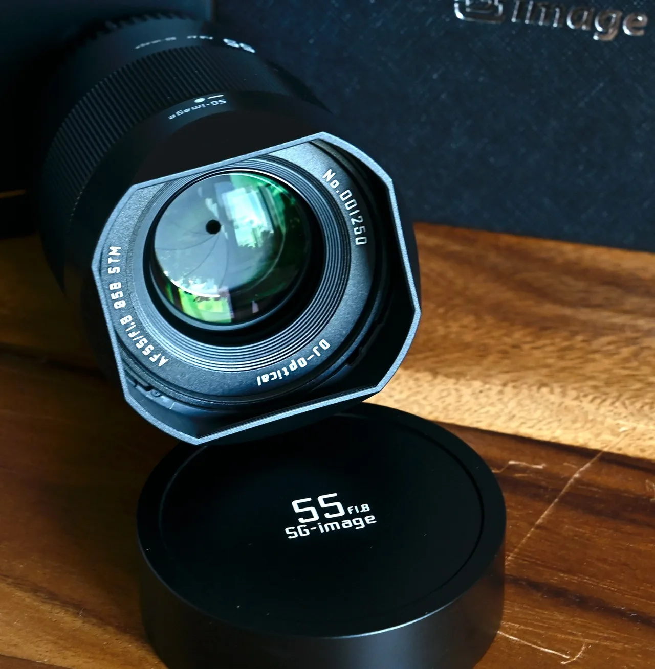 SG-Image AF 55mm F/1.8 STM
