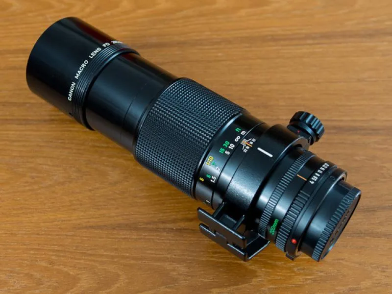 Canon FDn 200mm F/4 Macro