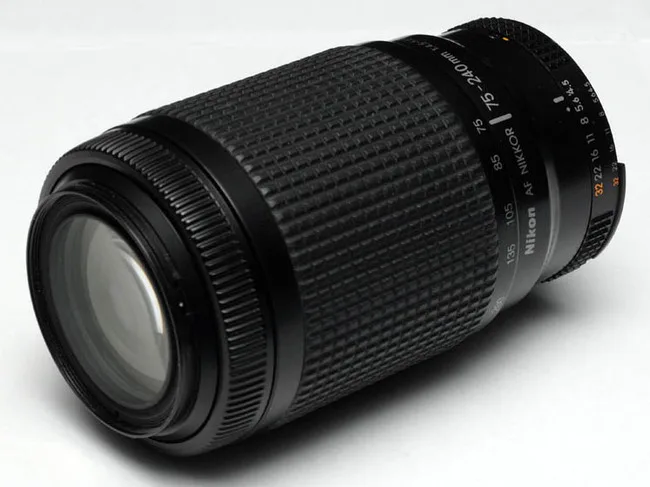 Nikon AF Nikkor 75-240mm F/4.5-5.6 D