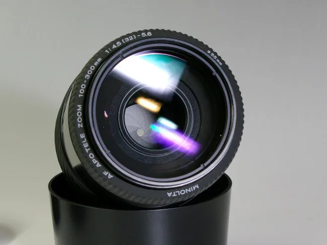 Minolta AF 100-300mm F/4.5-5.6 APO
