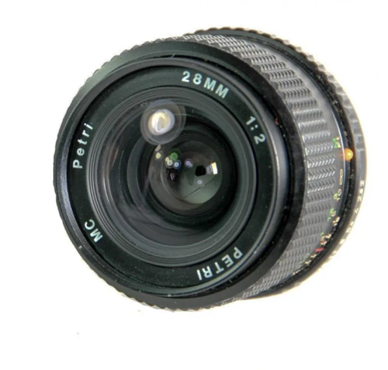 Petri 28mm F/2 MC