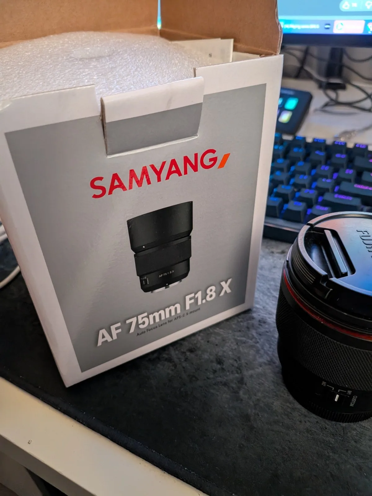 Samyang AF 75mm F/1.8 X