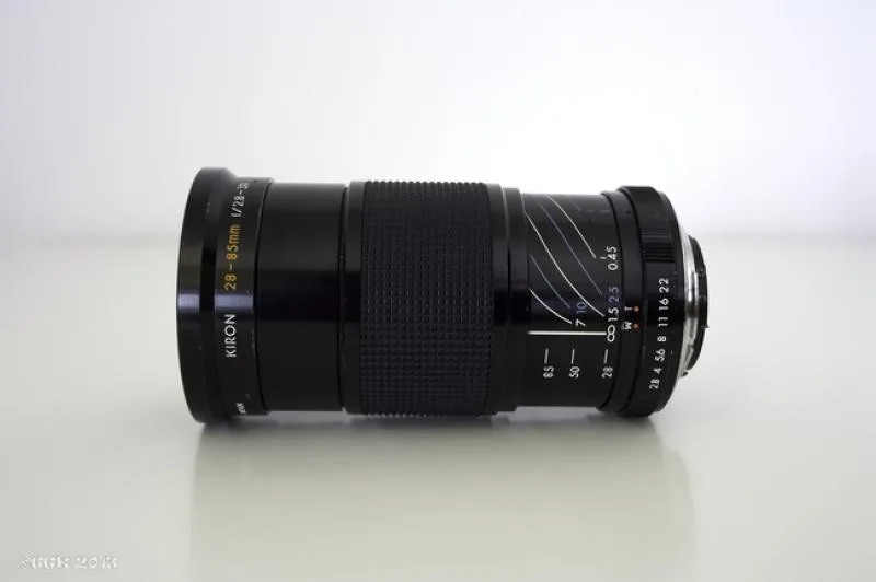 Kiron 28-85mm F/2.8-3.8 Macro