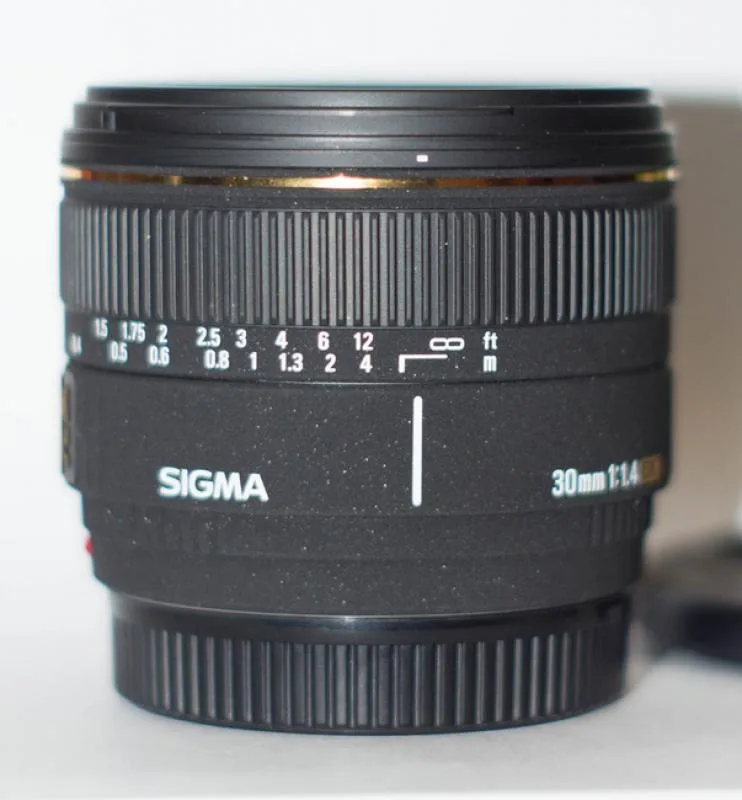 Sigma DC 30mm F/1.4 EX