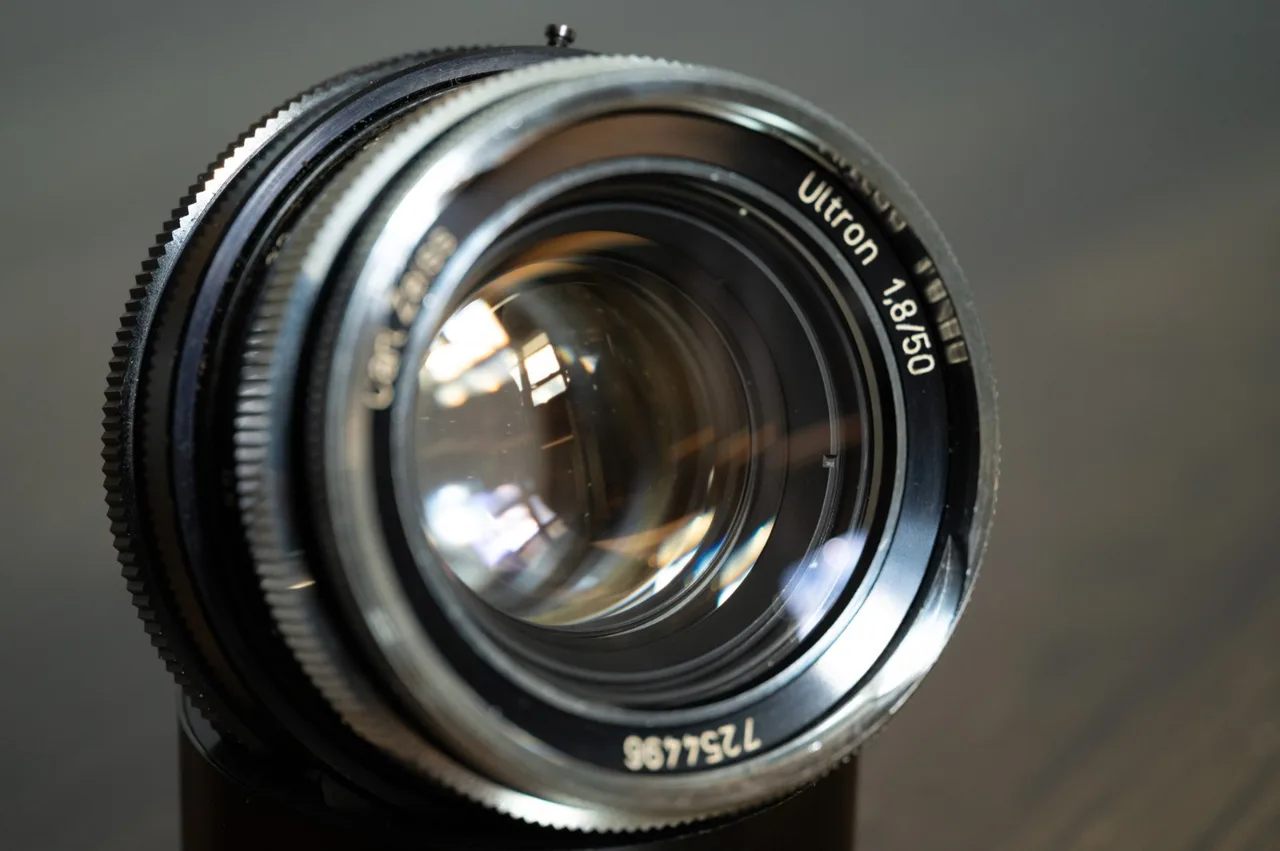 Carl Zeiss Ultron 50mm F/1.8