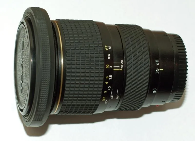 Tokina AF 28-70mm F/2.8 AT-X Pro