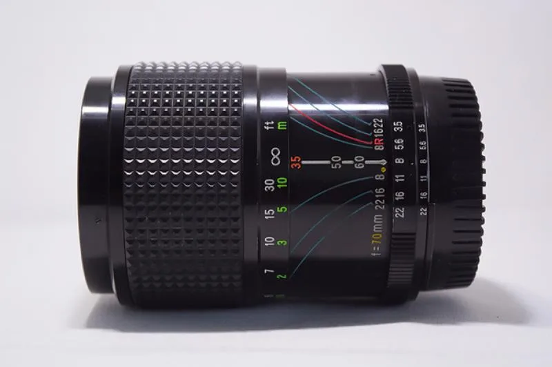 Mitakon 35-70mm F/3.5-4.5 MC Zoom