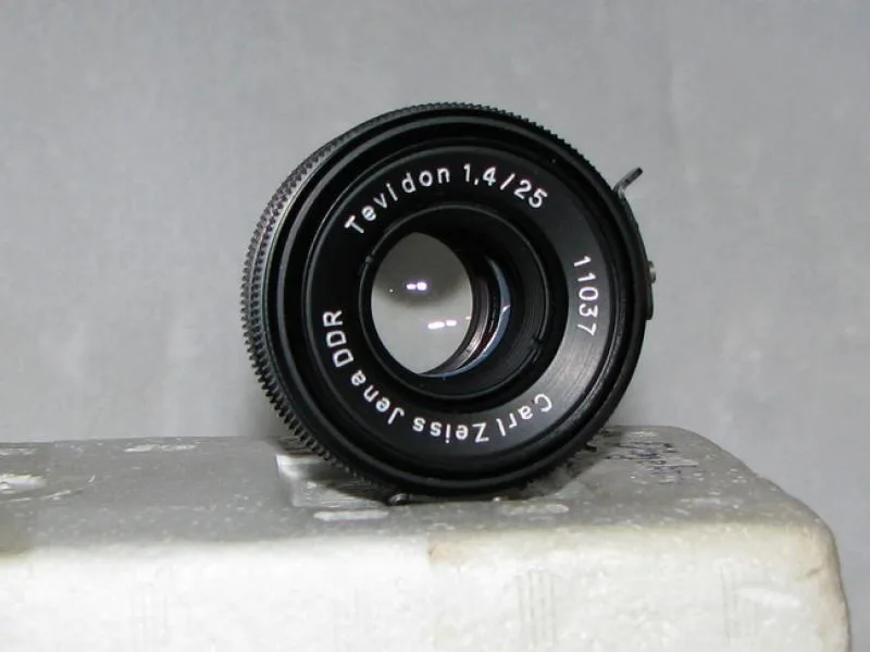 Carl Zeiss Jena Tevidon 25mm F/1.4