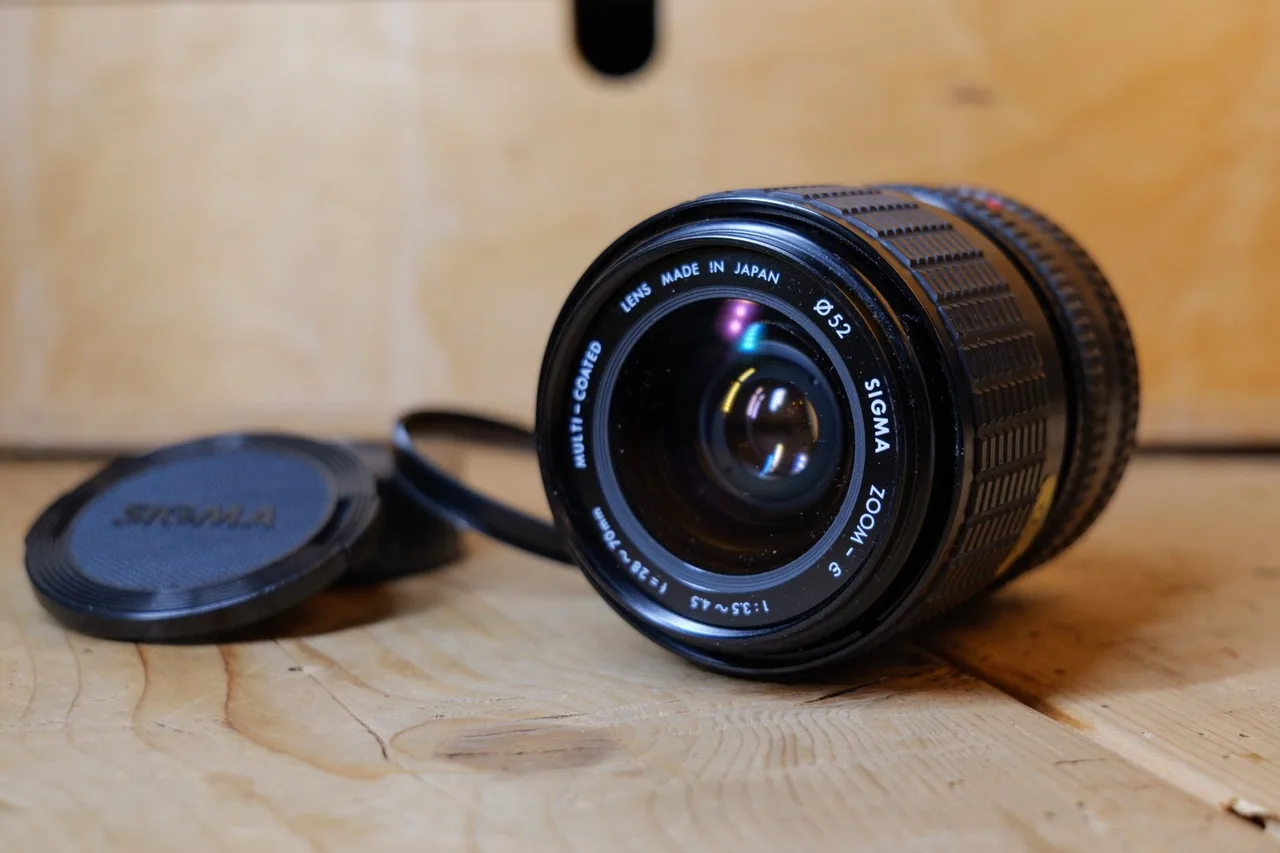 Sigma 28-70mm F/3.5-4.5