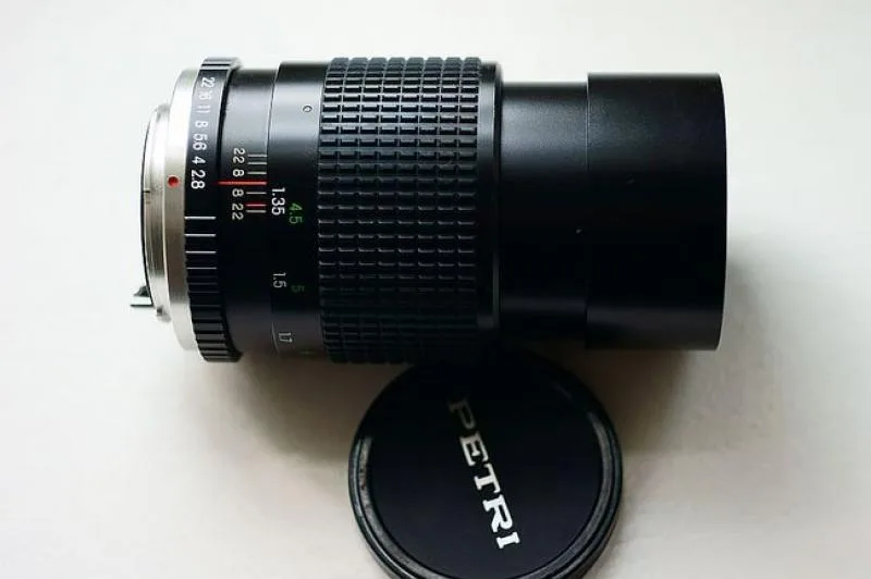 Petri 135mm F/2.8 MC